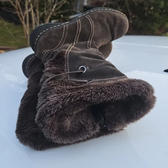 Womens' Eventure Bare Traps Stay Dry System Faux Fur Flat Boots - Picture 8 of 10